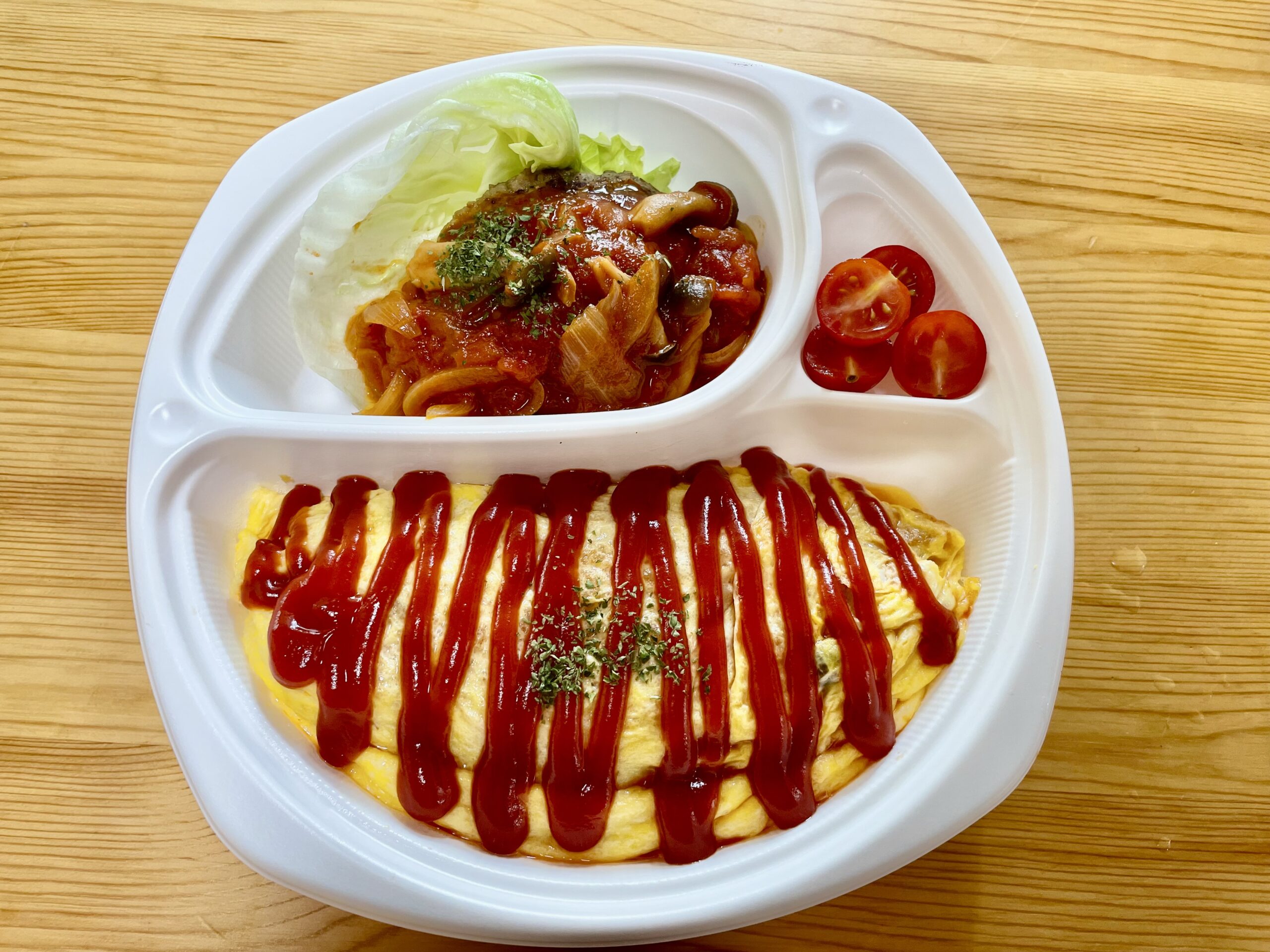 オムライスと自家製ハンバーグのプレート